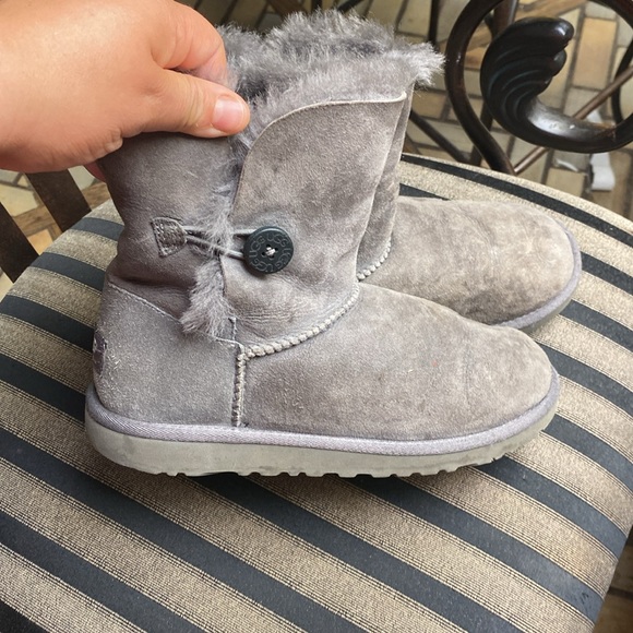 UGG ANKLE Boots - Picture 9 of 9